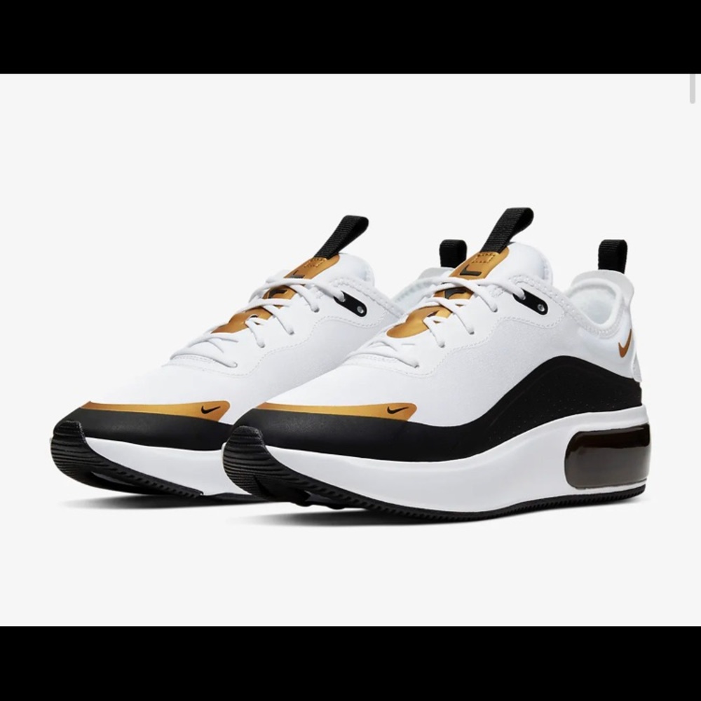 Woman’s Nike air max DIA icon clash, Size 6.5, White /Black-Metallic Gold